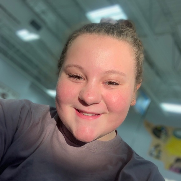 Meet your Posher, Sarah - Picture 1 of 1